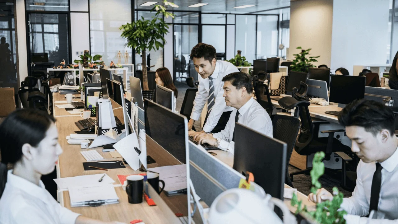 chinese-software-engineering-team-working-in-modern-tech-office