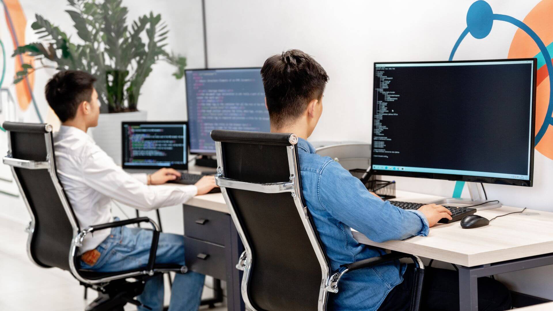 custom-development-team-coding-together